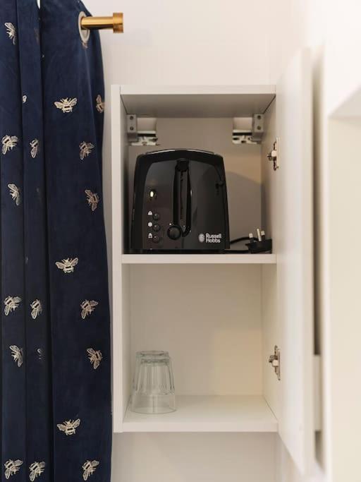 Rofennie Suite -Luxury Ensuite Room! Maidstone Extérieur photo