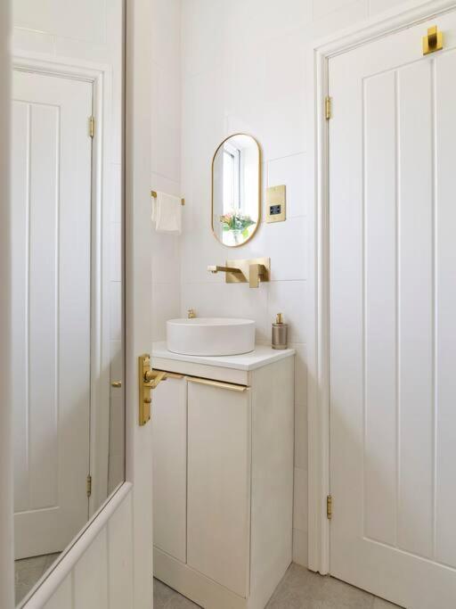 Rofennie Suite -Luxury Ensuite Room! Maidstone Extérieur photo